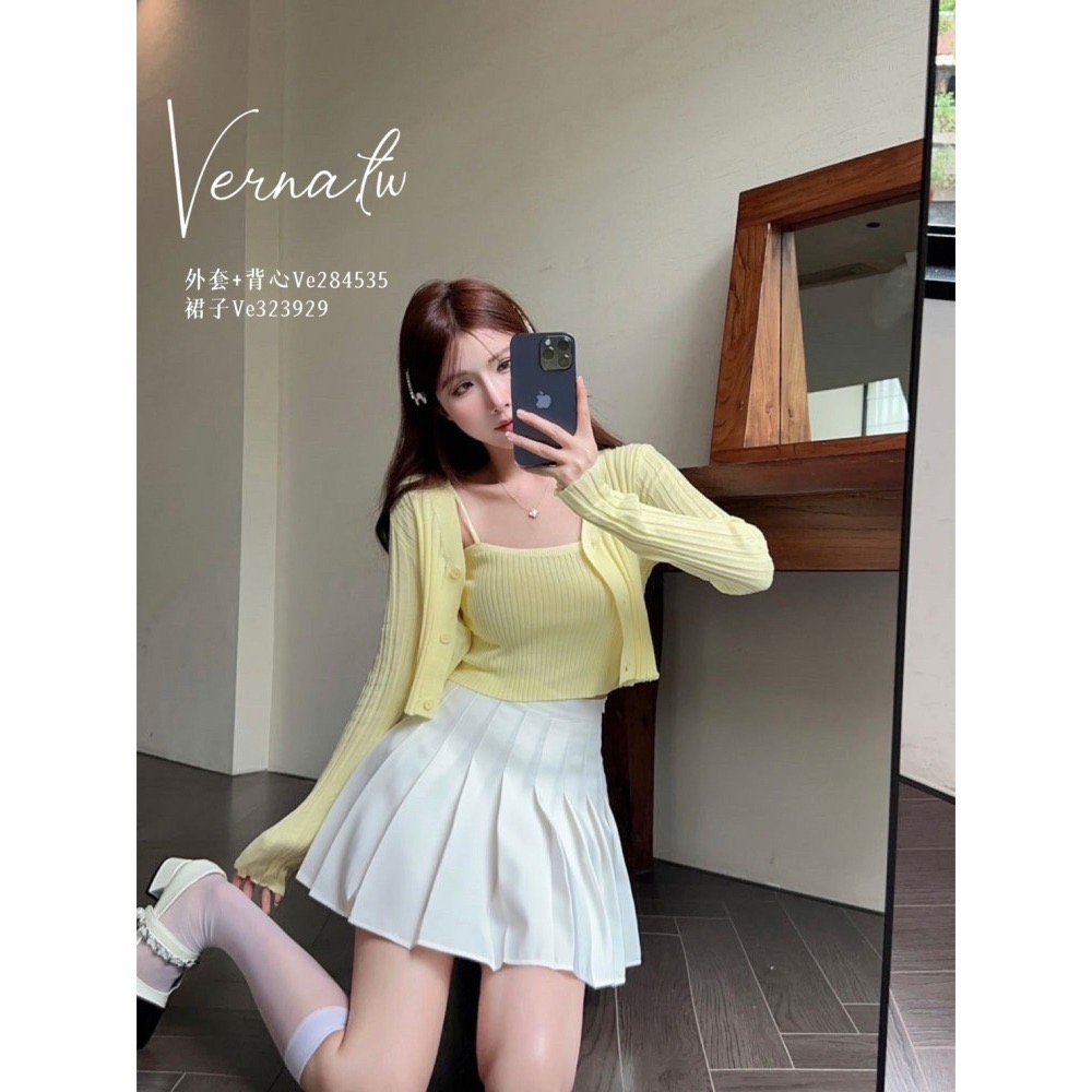 秋季嚴選‘  奶雞黃針織外套+吊帶背心+百摺裙  三件組套裝-細節圖5