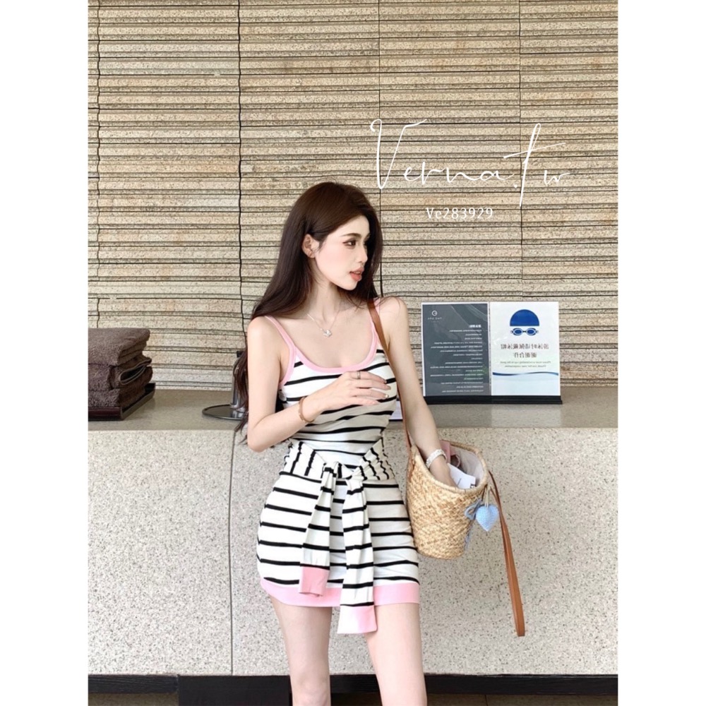 休閒甜美款‘ 假兩件顯瘦條紋吊帶連身洋-細節圖4