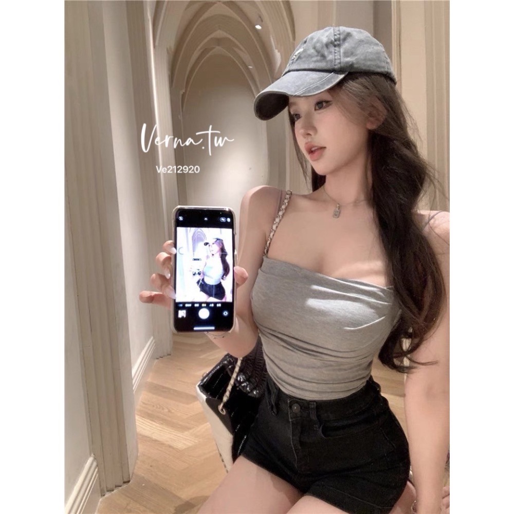 現貨｜5色x自帶胸墊皺摺修身吊帶背心-細節圖3