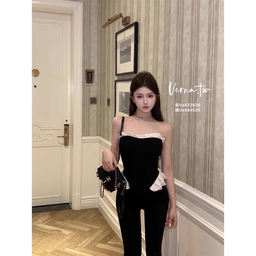 設計感辣妹‘ 魚骨荷葉下擺平口背心x微喇叭褲-細節圖5