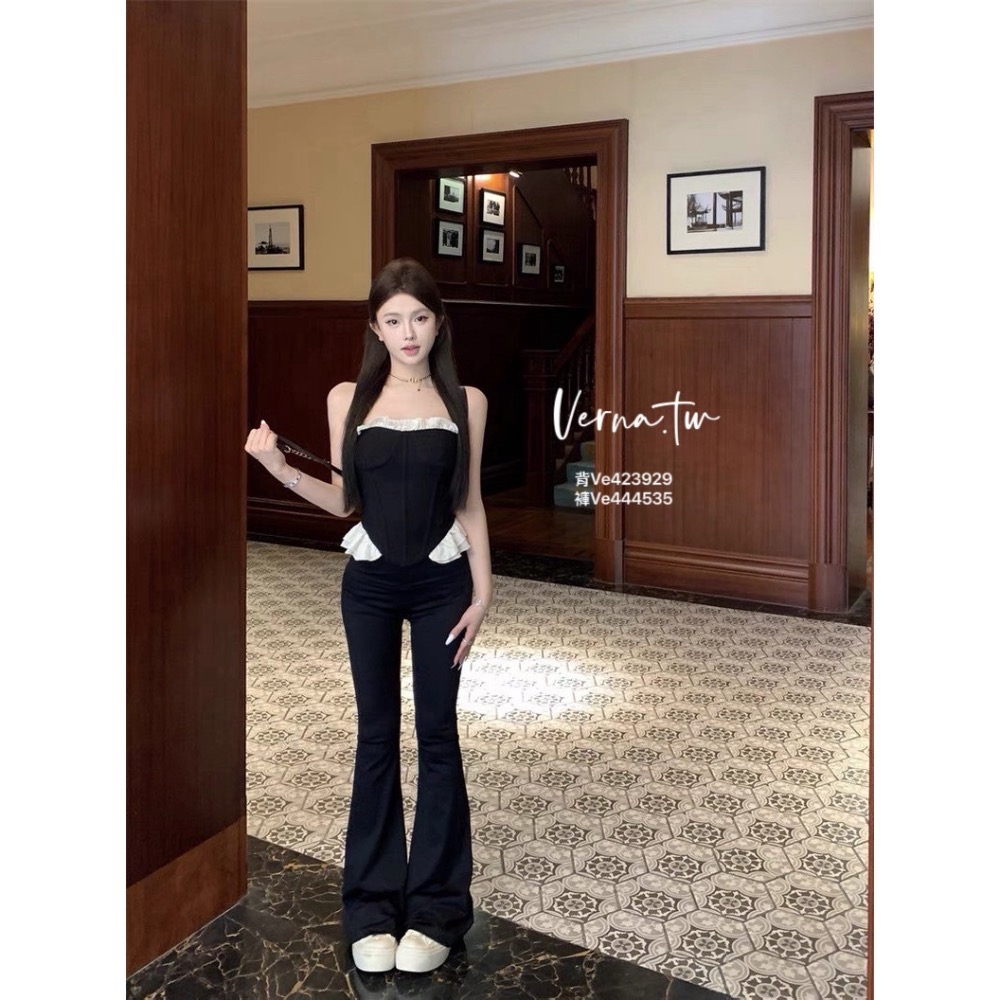 設計感辣妹‘ 魚骨荷葉下擺平口背心x微喇叭褲-細節圖9