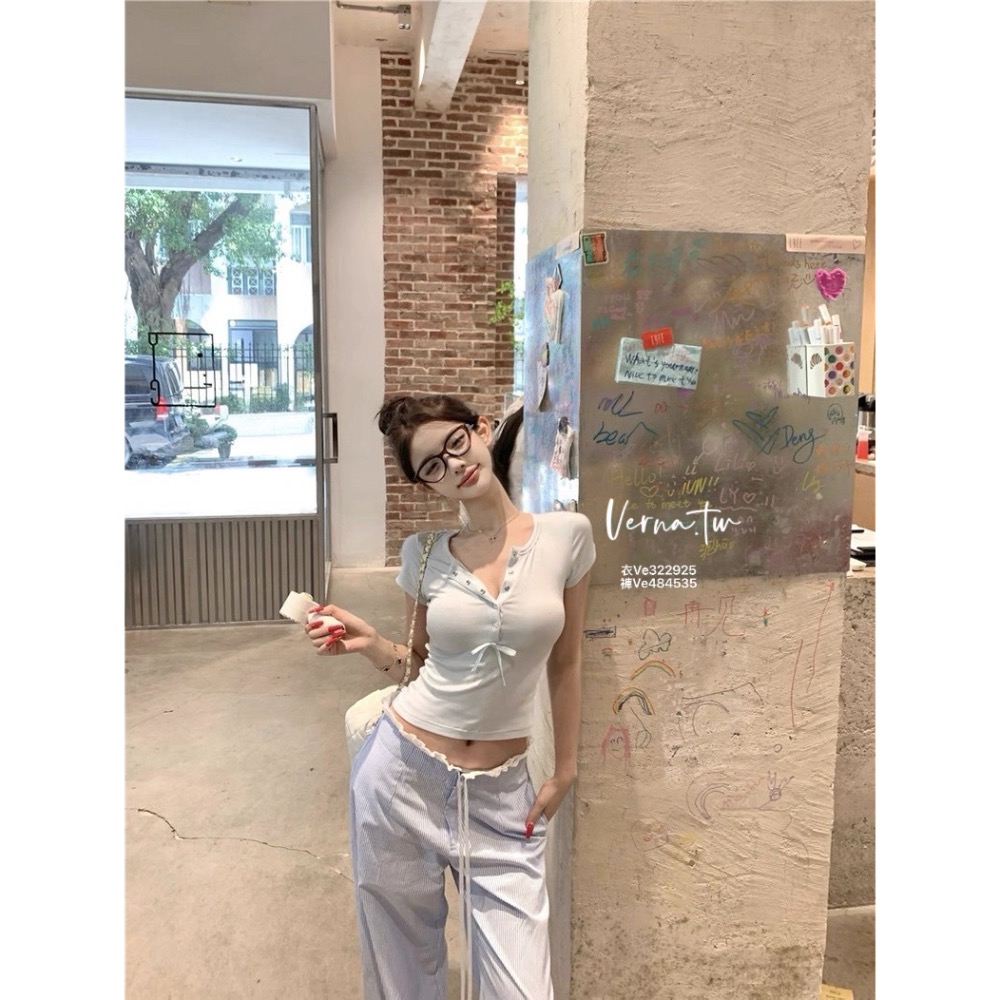 奶藍套裝系列 蝴蝶結藍短上衣x木耳邊條紋藍長褲-細節圖3