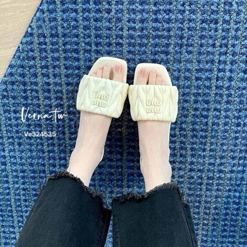 馬卡龍字母皮革拖鞋-細節圖9