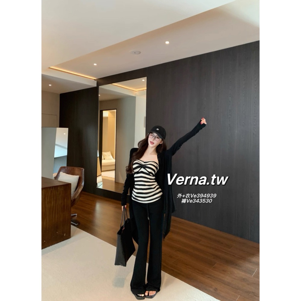 純黑外套x條紋平口上衣x長褲-細節圖3