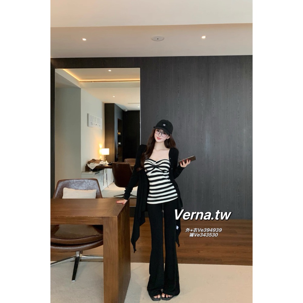 純黑外套x條紋平口上衣x長褲-細節圖4