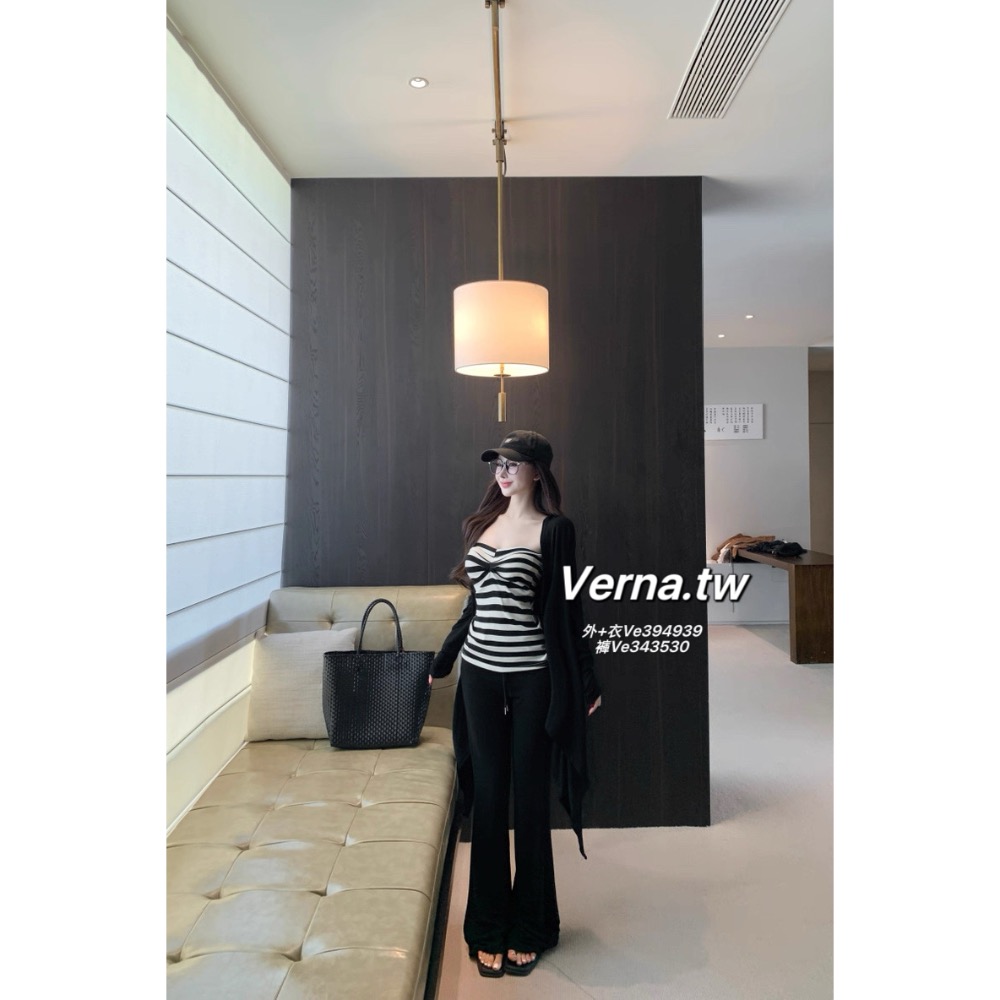 純黑外套x條紋平口上衣x長褲-細節圖5