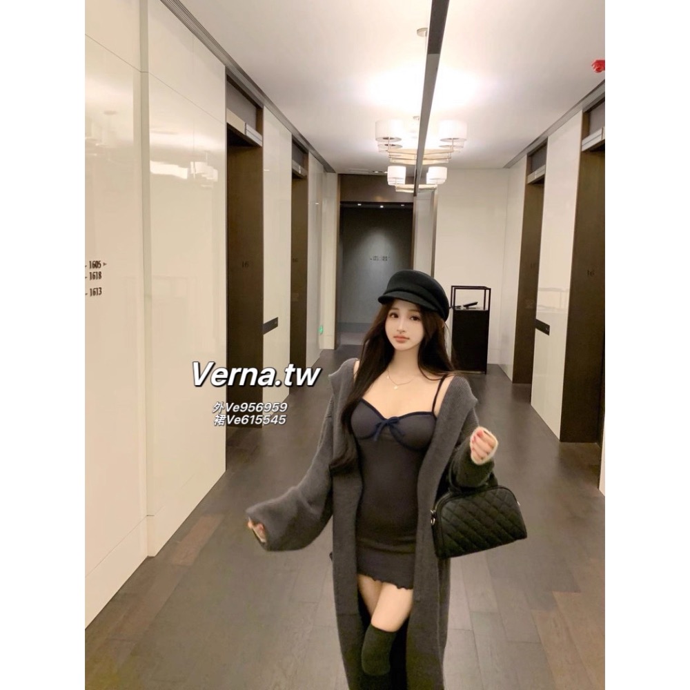 簡約條紋針織長版外套x吊帶邊條連身裙-細節圖2