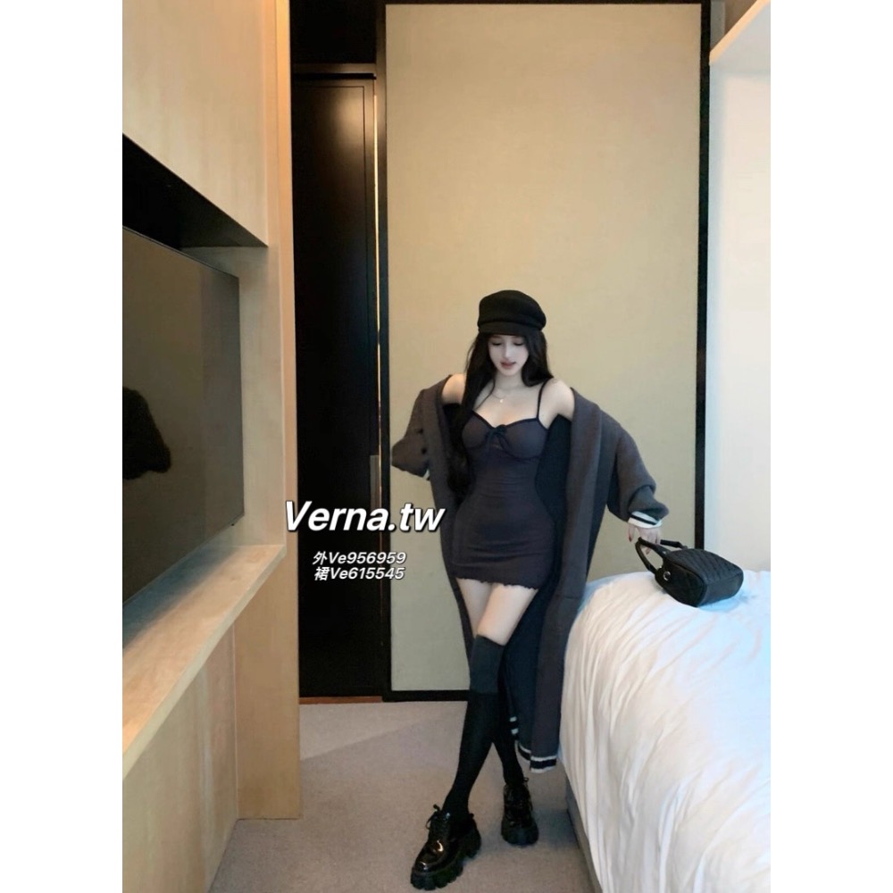 簡約條紋針織長版外套x吊帶邊條連身裙-細節圖4