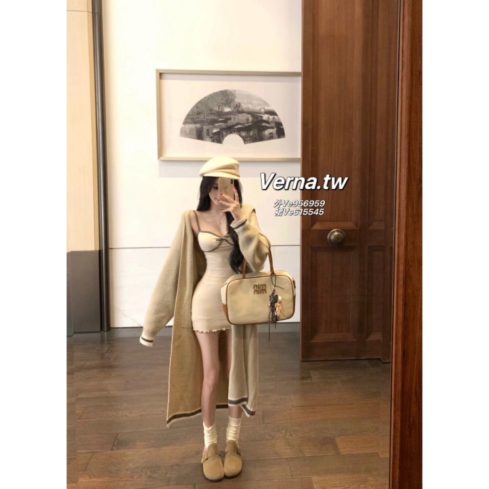 簡約條紋針織長版外套x吊帶邊條連身裙-細節圖11