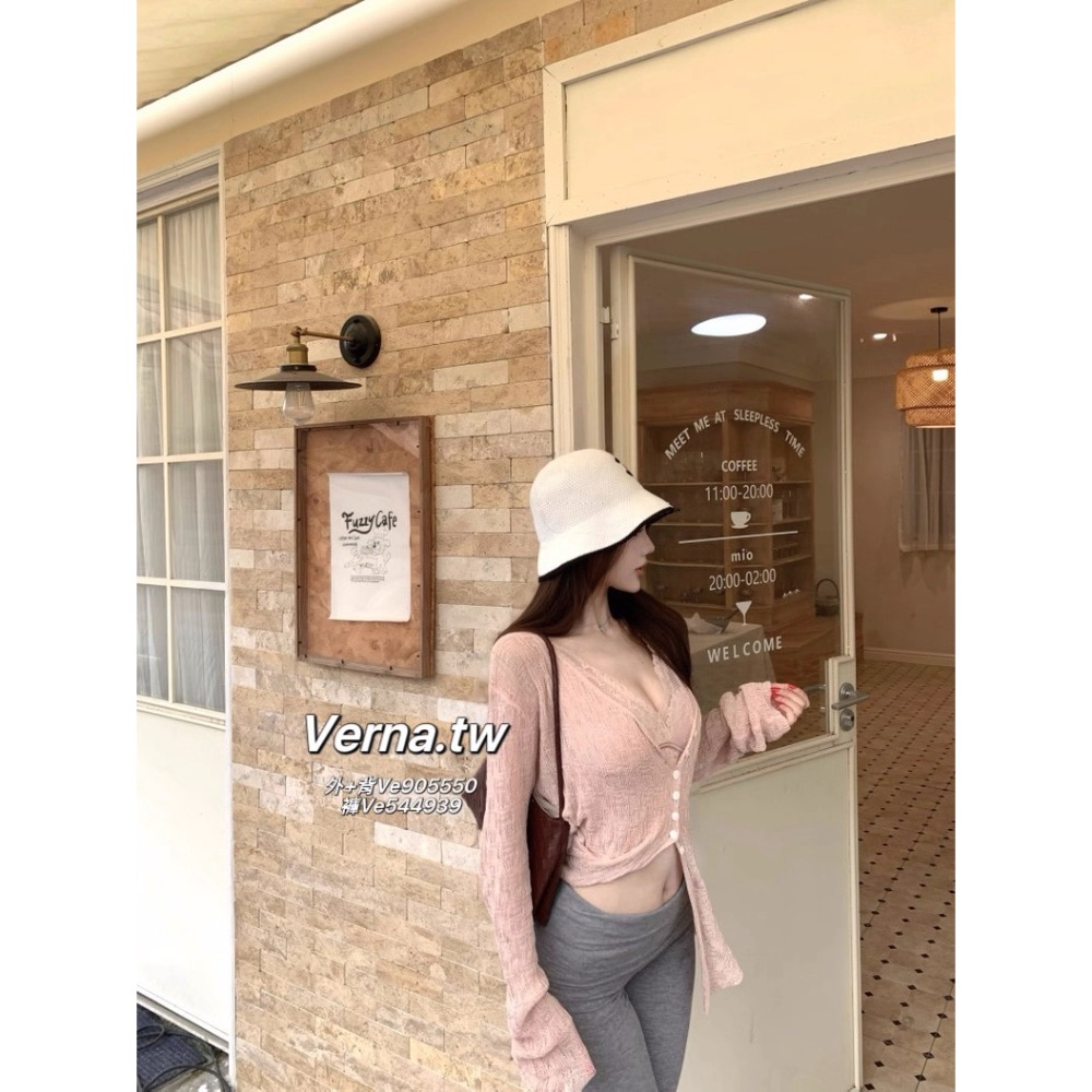 休閒粉三件組套裝 肌理感外套x蕾絲背心x灰色喇叭長褲-細節圖9