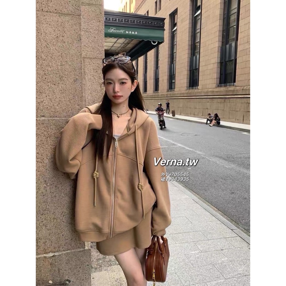慵懶奶咖連帽外套x短裙套裝-細節圖2