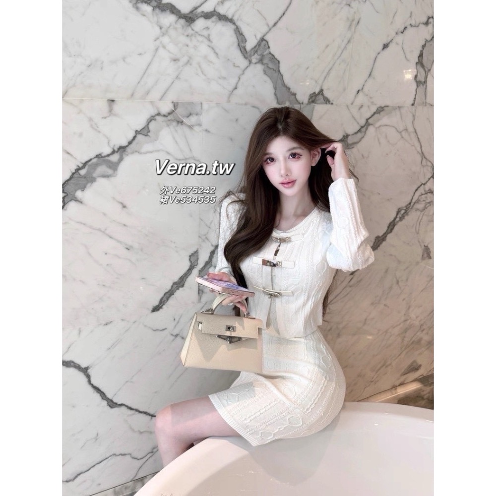 貴氣鎖釦千金感針織外套x掛脖連身裙-細節圖2