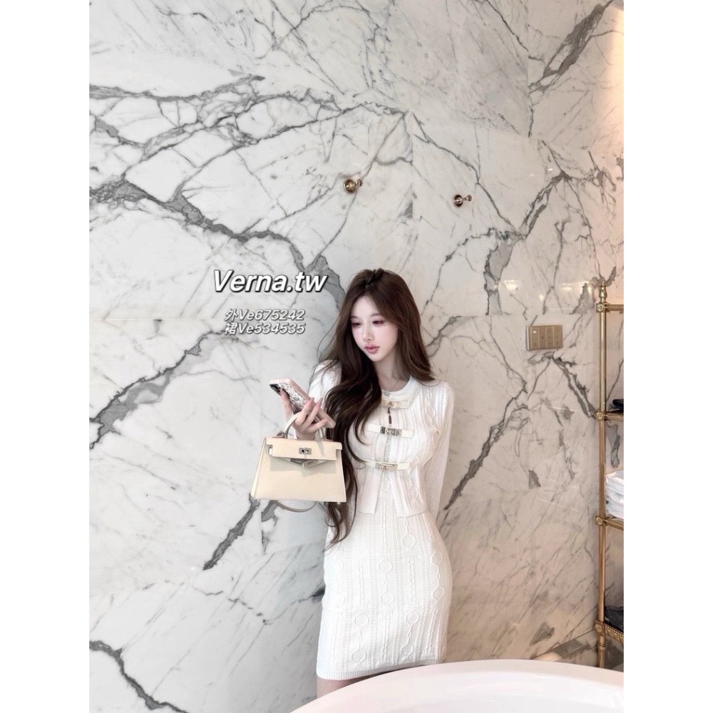 貴氣鎖釦千金感針織外套x掛脖連身裙-細節圖3