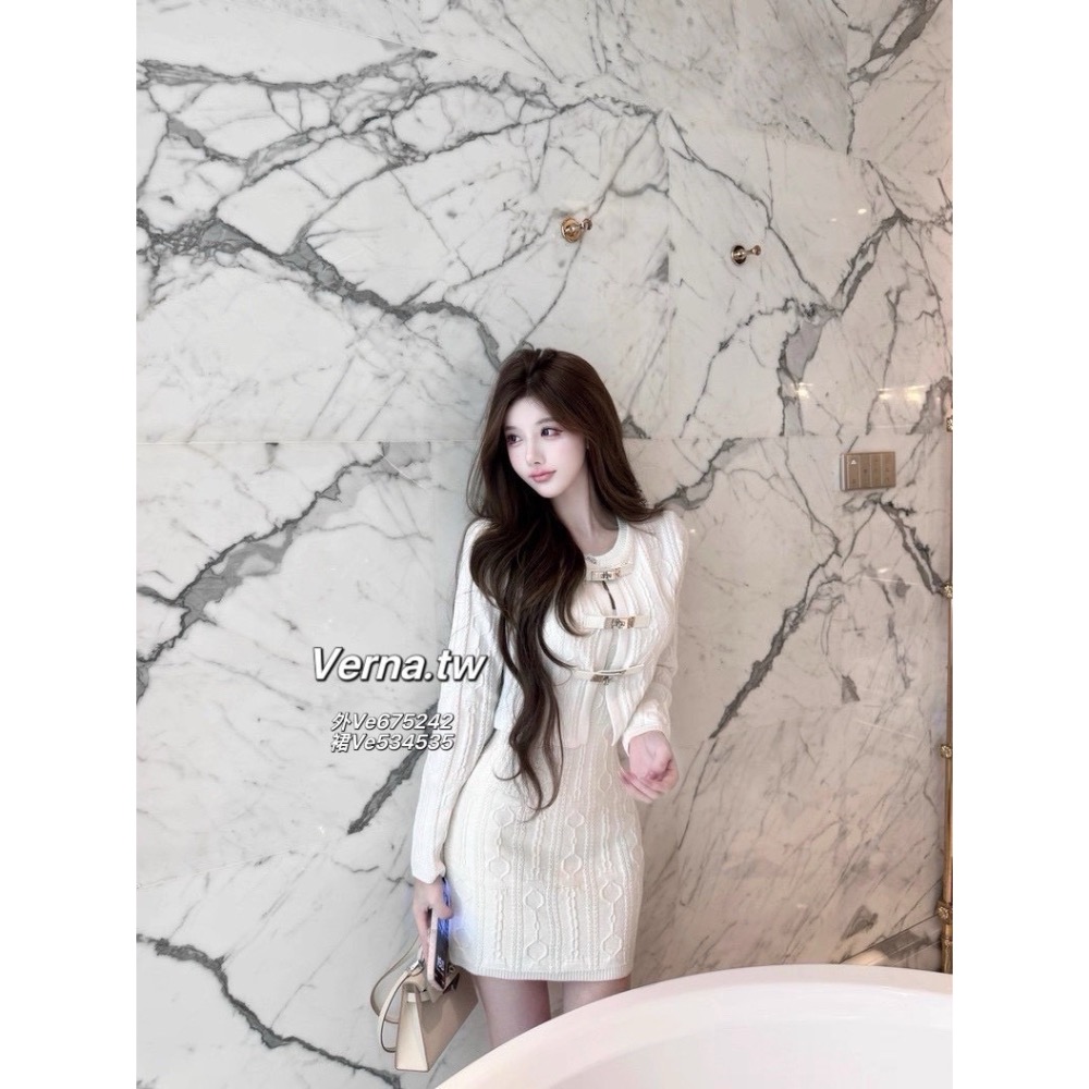 貴氣鎖釦千金感針織外套x掛脖連身裙-細節圖9