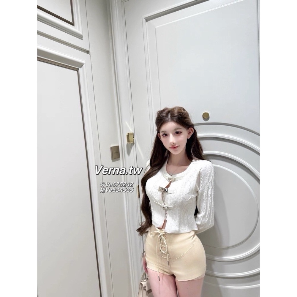 貴氣鎖釦千金感針織外套x掛脖連身裙-細節圖10