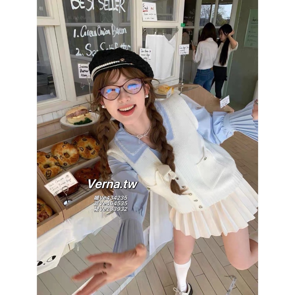 法式倫敦學院風三件套裝 喇叭袖藍色襯衫x奶白啾啾背心x百褶裙-細節圖2