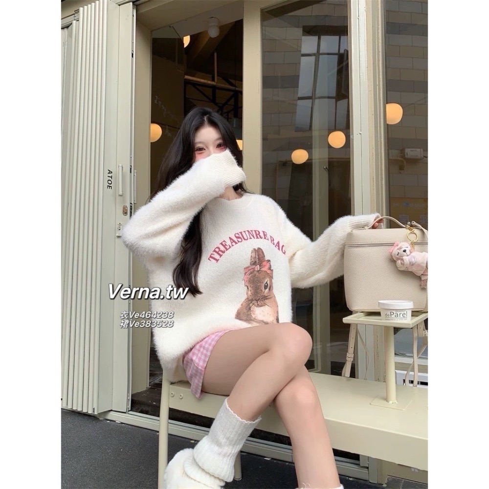 慵懶軟萌感套裝 奶杏兔子毛毛上衣x粉格短裙-細節圖7
