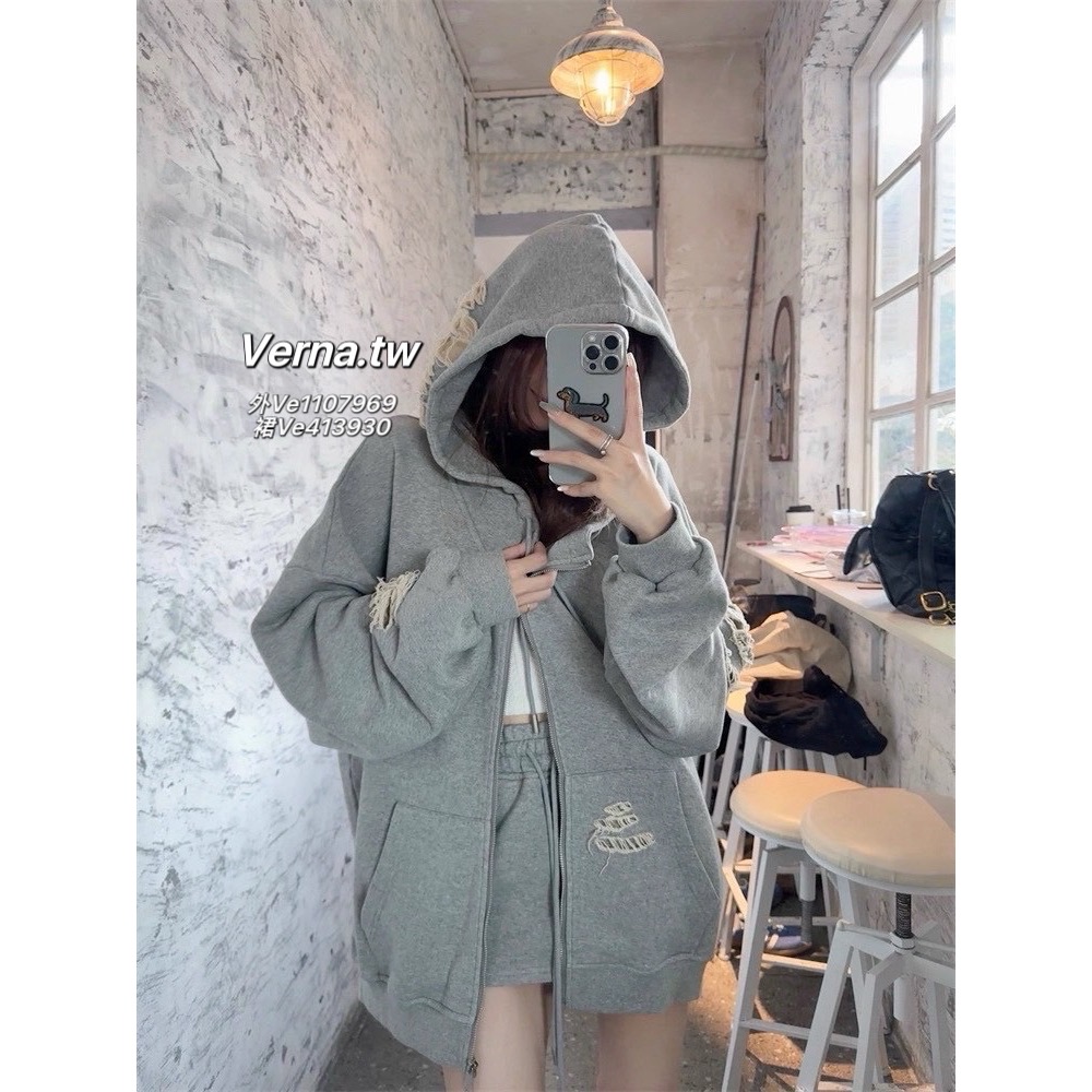 精緻高級穿搭套裝 花灰色鬆弛感復古破洞外套x短裙-細節圖3