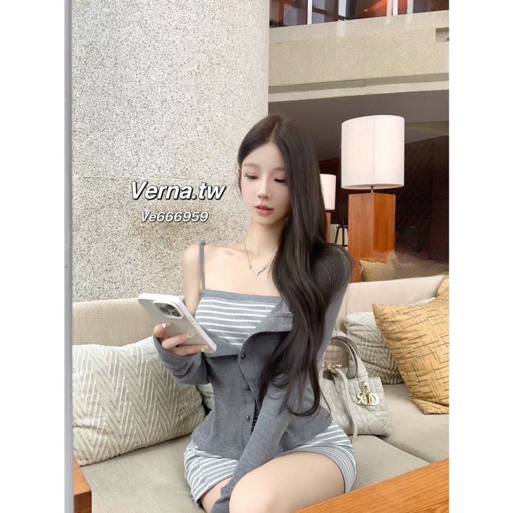 質感灰外套x條紋吊帶連身裙-細節圖4