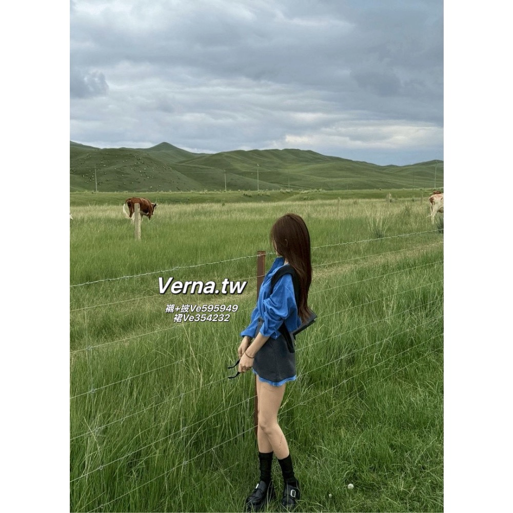 巨好看！韓系配色三件套裝 克萊因藍襯衫x黑披肩x灰藍短裙-細節圖4