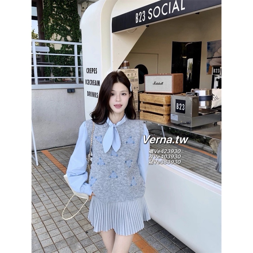 氣質學院風🏫 藍襯衫x藍花朵刺繡毛衣背心x 百褶裙-細節圖3