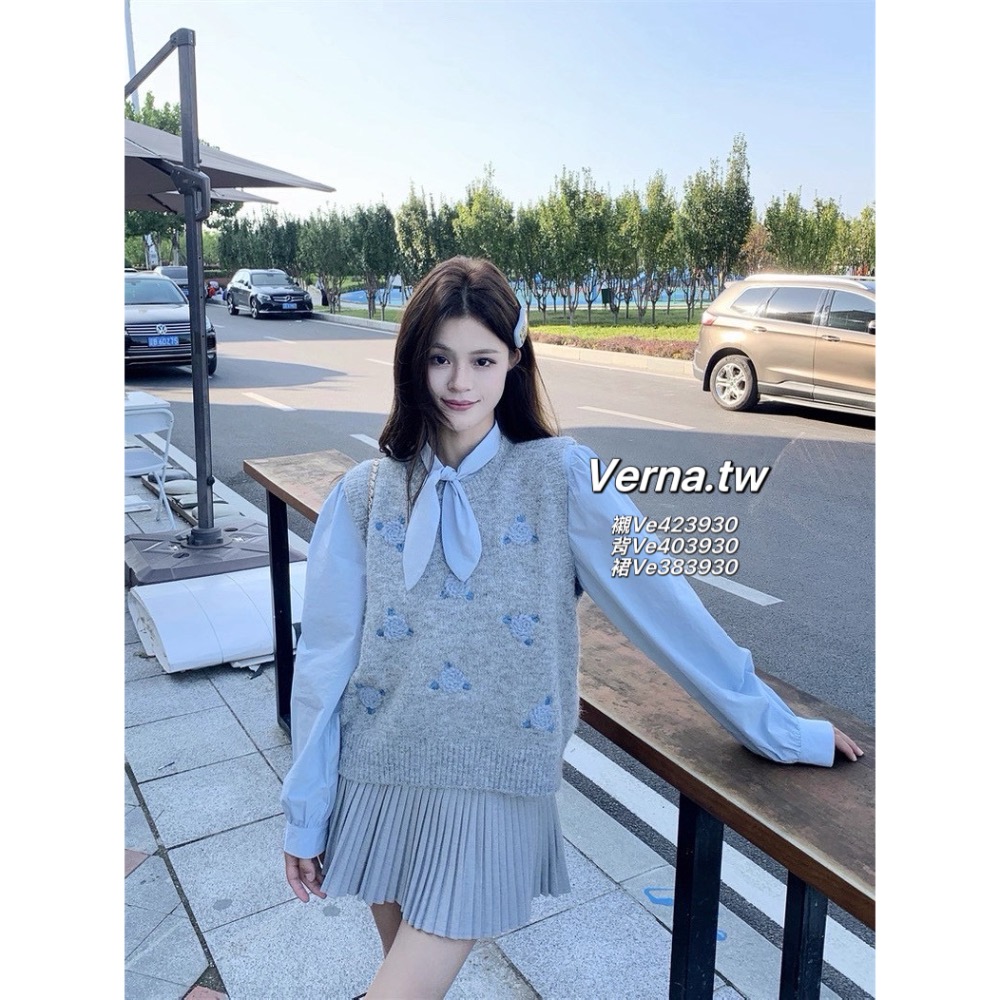 氣質學院風🏫 藍襯衫x藍花朵刺繡毛衣背心x 百褶裙-細節圖11