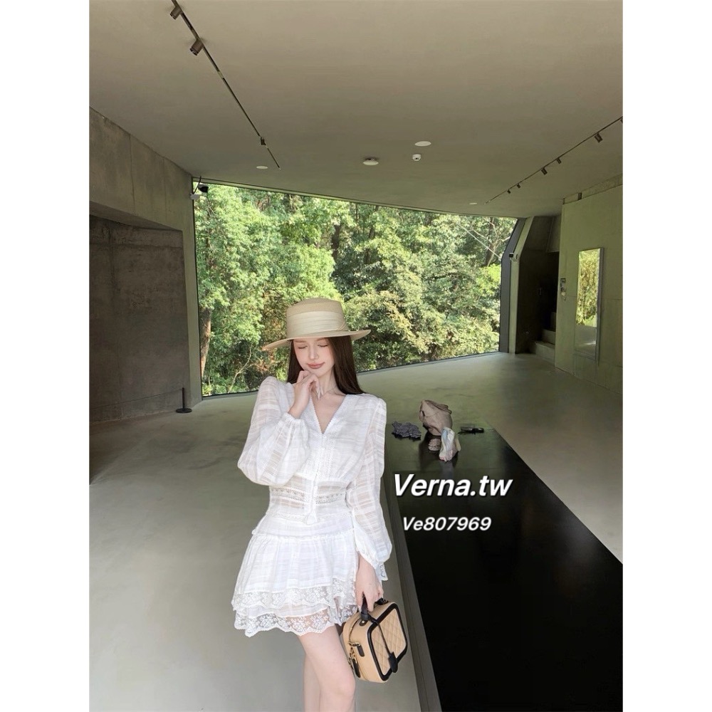 法式白月光☁️ 奶白微透蕾絲上衣x短裙套裝-細節圖5