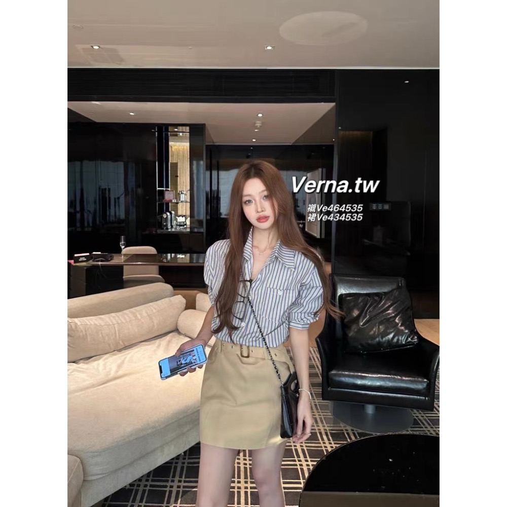 校園筆記本📘 直藍條紋襯衫x奶杏設計皮帶褲裙套裝-細節圖5