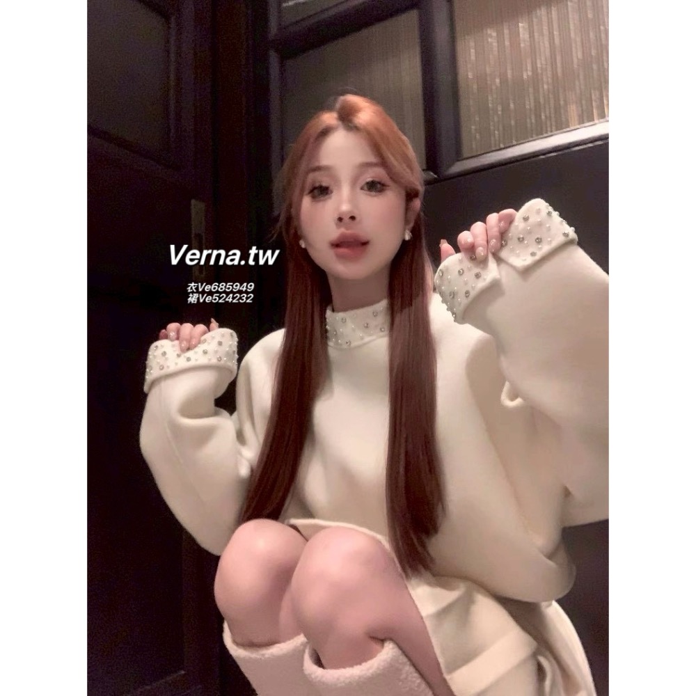 千金貴氣🤍珍珠釘鑽上衣x百褶裙套裝-細節圖3