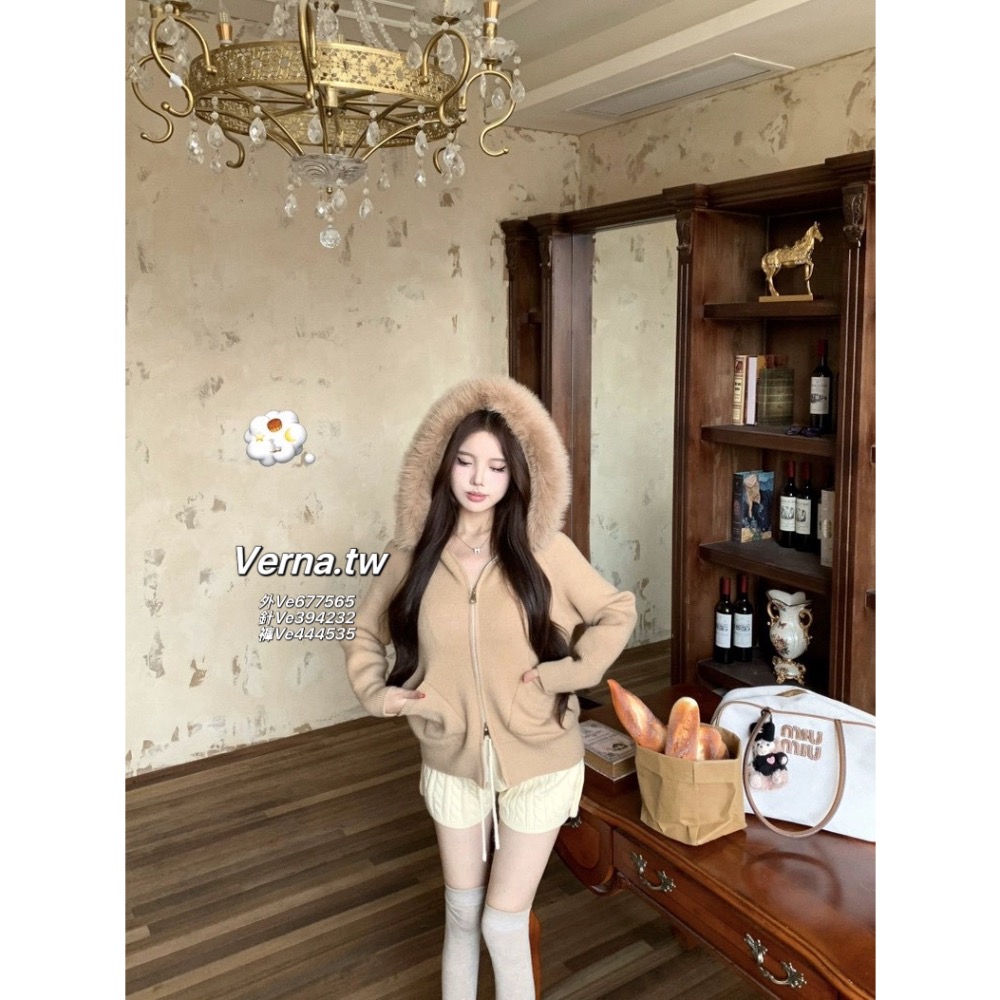 奶霜暖融 ❄️  澎澎毛領連帽外套x針織短褲套裝-細節圖2