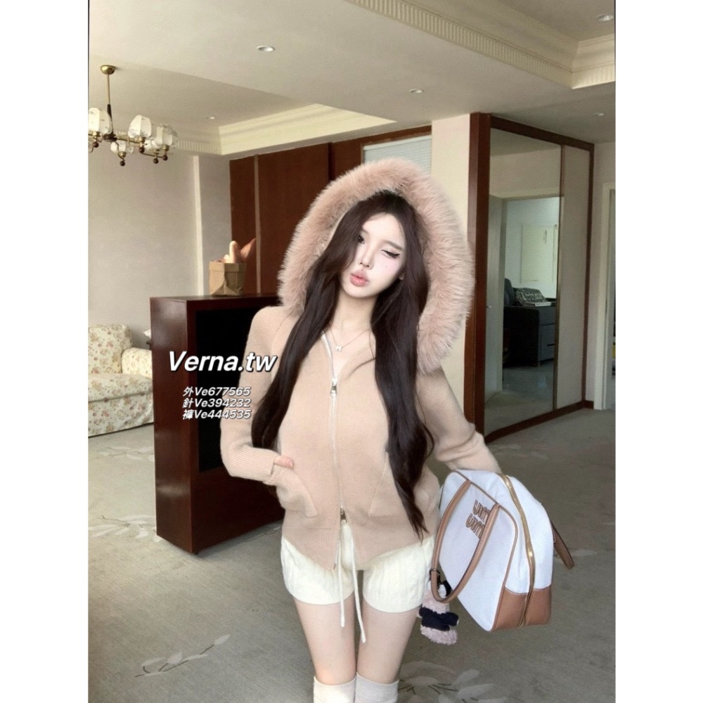 奶霜暖融 ❄️  澎澎毛領連帽外套x針織短褲套裝-細節圖5