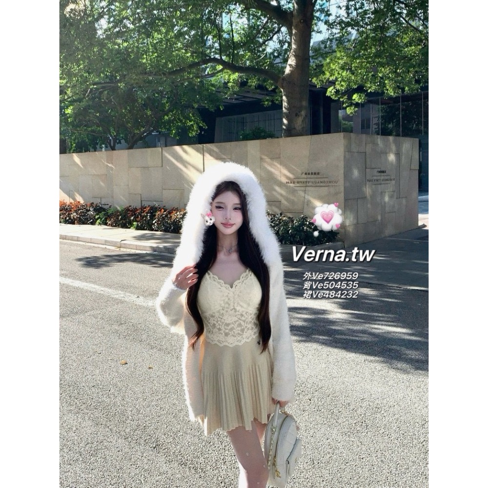 奶香毛領🫧 慵懶感針織外套x帶胸墊蕾絲背心x皮帶百褶裙三件套裝-細節圖3