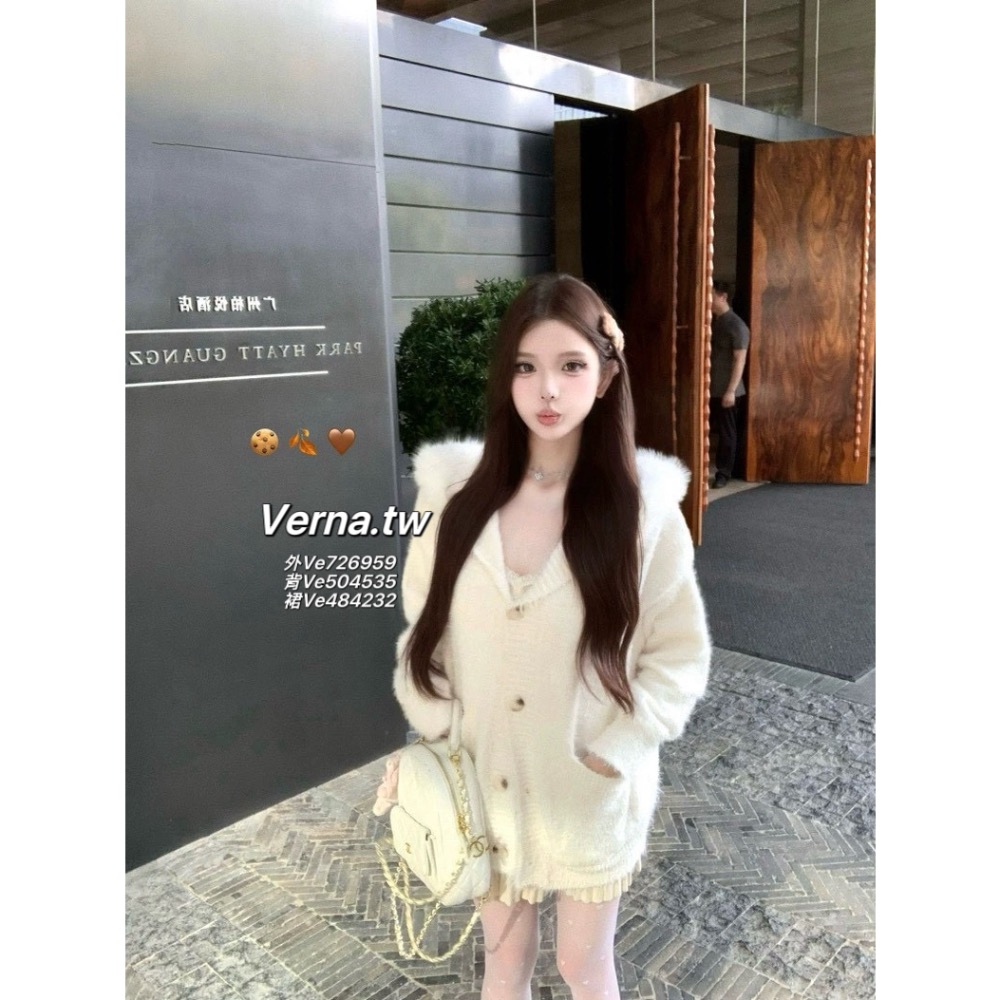 奶香毛領🫧 慵懶感針織外套x帶胸墊蕾絲背心x皮帶百褶裙三件套裝-細節圖6