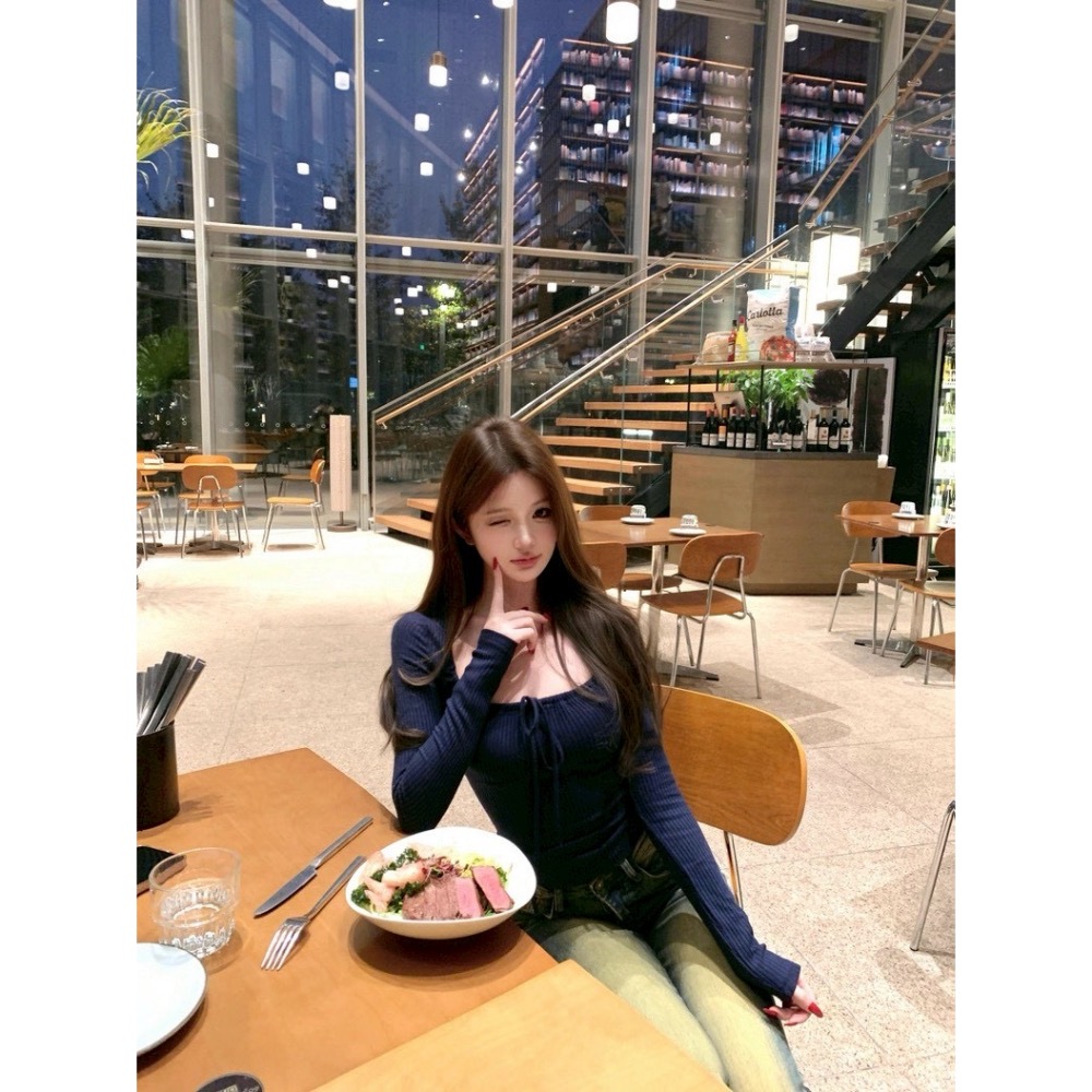 女神曲線💙方領綁帶針織上衣-細節圖4