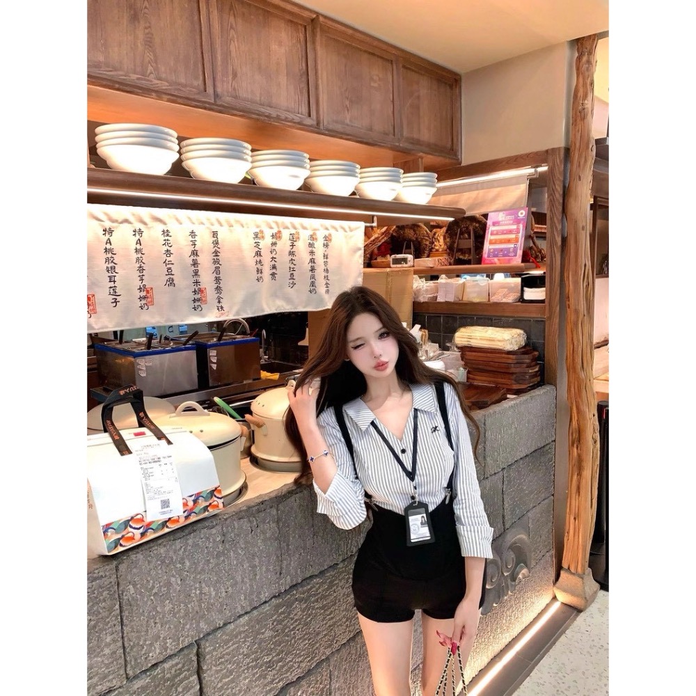 純欲天花板💙 學院風性感襯衫x背帶褲x吊牌三件套裝-細節圖2