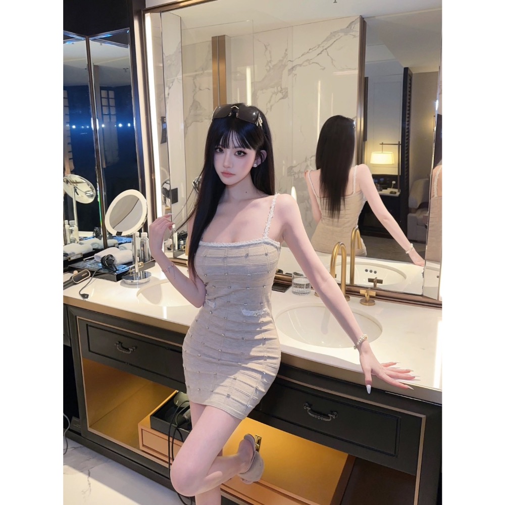 倫敦巴黎🗼閃鑽小香調吊帶連身裙-細節圖9