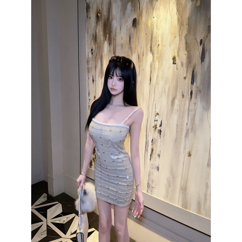 倫敦巴黎🗼閃鑽小香調吊帶連身裙-細節圖10