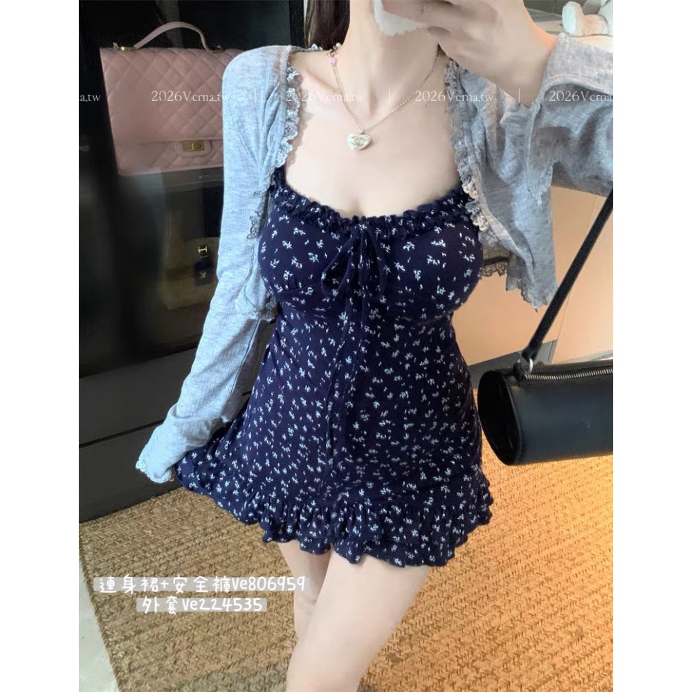 法式甜氛𝓕𝓵𝓸𝓻𝓪𝓵𝓡𝓸𝓶𝓹𝓮𝓻🌙碎花連身裙+安全褲+灰色外套-細節圖2