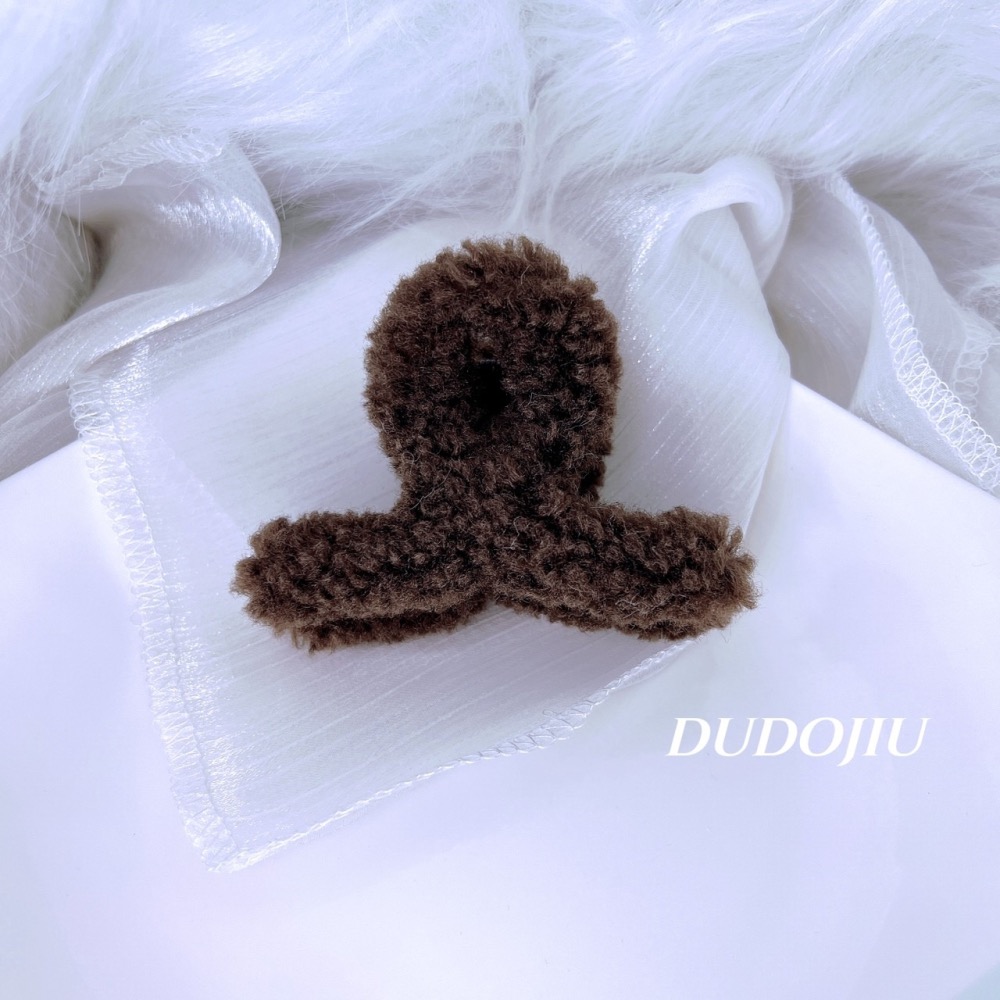 DUDOJIU♡｜🇰🇷正韓飾品✈️ 韓國帶回 ♡小香風毛絨＆珍珠造型交叉髮夾 小鯊魚夾 抓夾-細節圖7