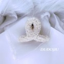 DUDOJIU♡｜🇰🇷正韓飾品✈️ 韓國帶回 ♡小香風毛絨＆珍珠造型交叉髮夾 小鯊魚夾 抓夾-規格圖9