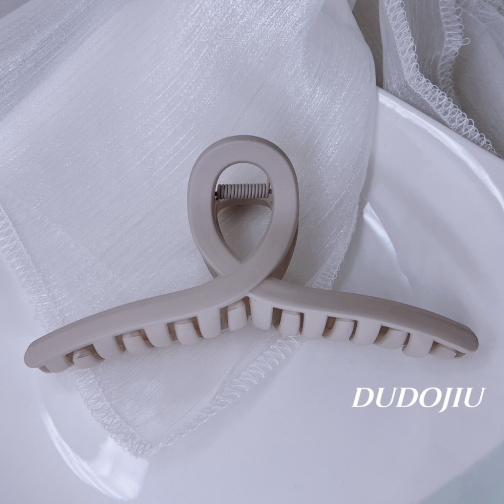 DUDOJIU♡｜🇰🇷正韓飾品✈️ 韓國帶回 ♡莫蘭迪色系列磨砂質感交叉髮夾 鯊魚夾 抓夾（隨機出）-細節圖3