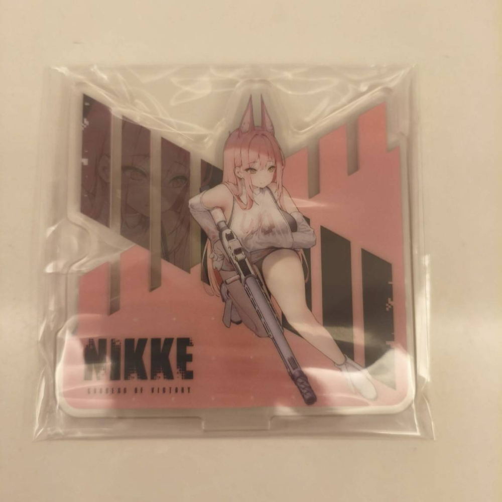 (現貨)一番賞「勝利女神：妮姬 CHAPTER4」J賞 雙面戰鬥壓克力立牌 萊昂納款-細節圖2