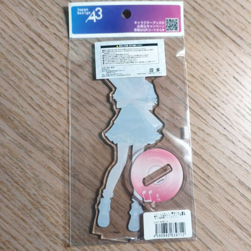 (現貨)【魔法少女的魔女審判】壓克力人形立牌 A3 櫻羽艾瑪 店員風ver.桜羽エマ【日本進口精品】-細節圖3