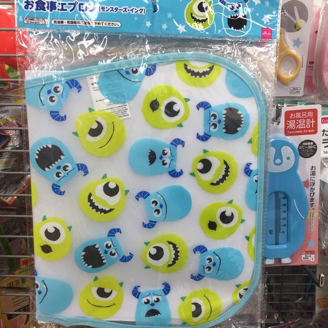 ★姐就是愛shopping★現貨+預購 日本大創 米奇 維尼 怪獸公司小飛象 玩具總動員 草莓 兩用透明防水圍兜-細節圖8