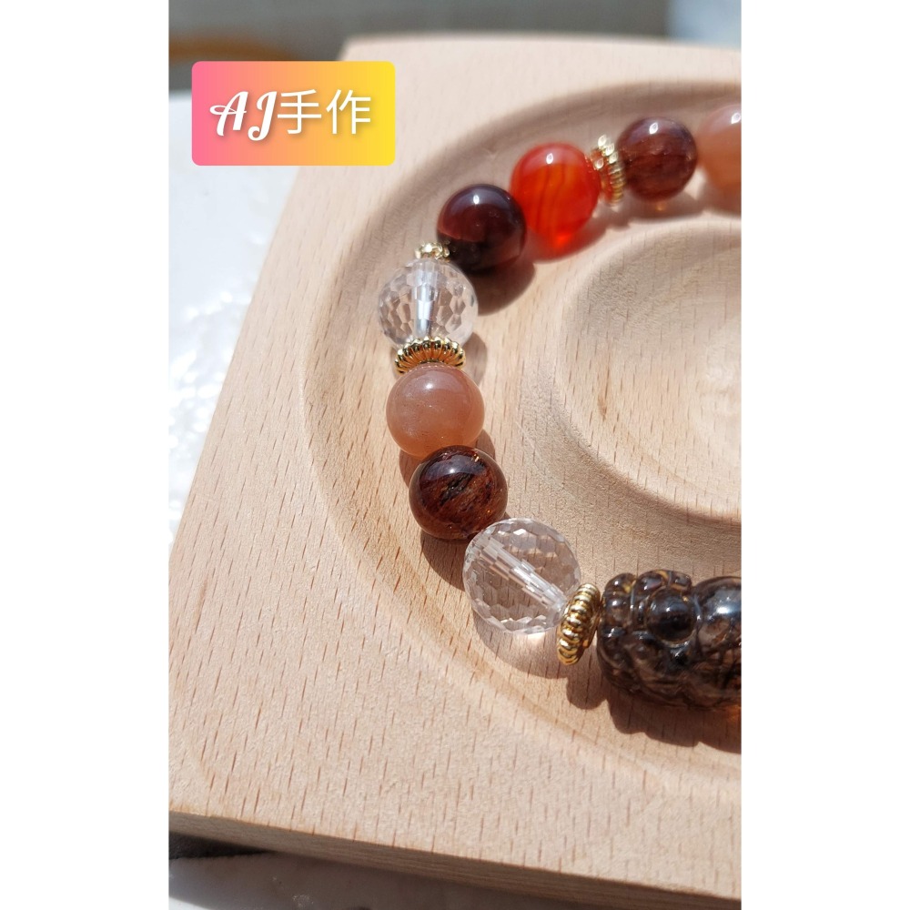 AJ手作❤️，火躍的黑金貔貅，手圍16，黑金超七貔貅 黑金超七 橙月光 紅條紋瑪瑙 紅虎眼 白水晶 保色14k金配件-細節圖3