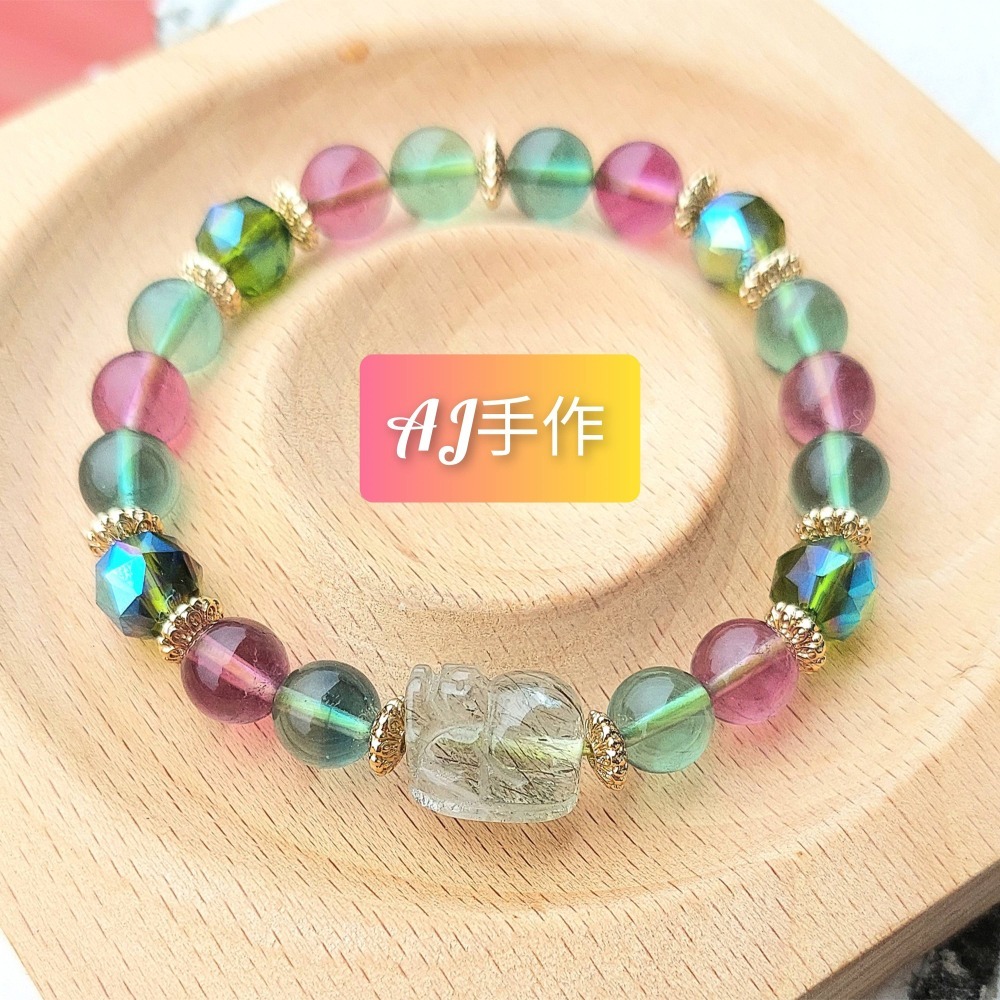 AJ手作❤️，💲【綠碧髮貔貅煥彩-主正財開智慧】 手圍15，綠碧髮貔貅 紫綠瑩石 奧地利水晶 保色14K金配件-細節圖2