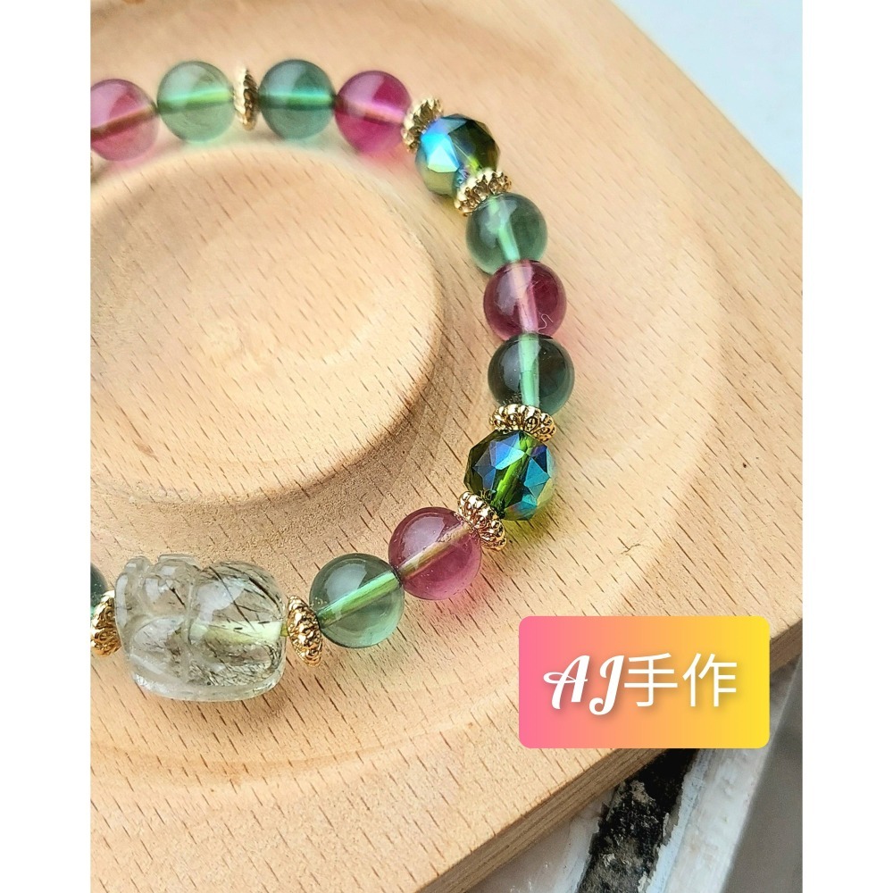 AJ手作❤️，💲【綠碧髮貔貅煥彩-主正財開智慧】 手圍15，綠碧髮貔貅 紫綠瑩石 奧地利水晶 保色14K金配件-細節圖3