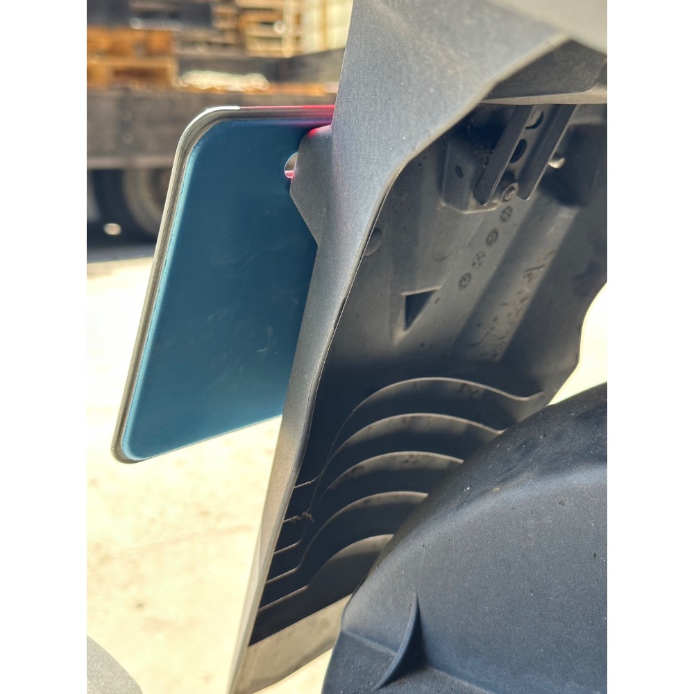 白鐵不銹鋼車強化底板（防止車牌撞歪變型）-細節圖3