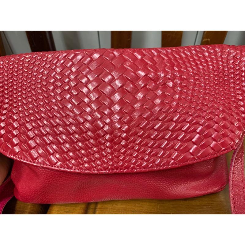 真皮編織磁釦斜背包 肩背包（附長、短揹帶）原價$1490-細節圖4