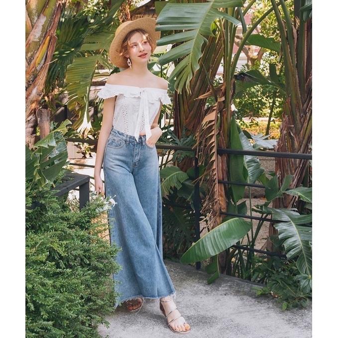 全新 NET 荷葉縷空繡花一字領綁結領綁帶燒花上衣-原價$599-細節圖5